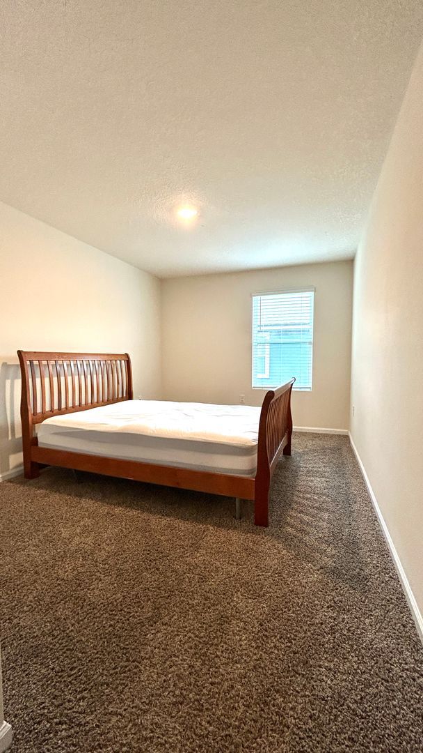 Building Photo - Fabulous 4 Bedroom 2 Bath in Pritchard Point