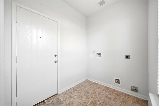 Building Photo - 3830 Misty Falls Ln