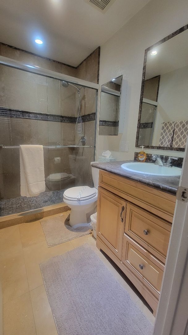 Building Photo - Two bedroom condo