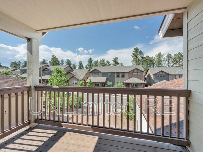 Building Photo - 2539 W Josselyn Dr
