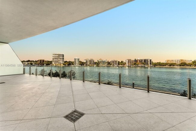 Building Photo - 5 Grove Isle Dr