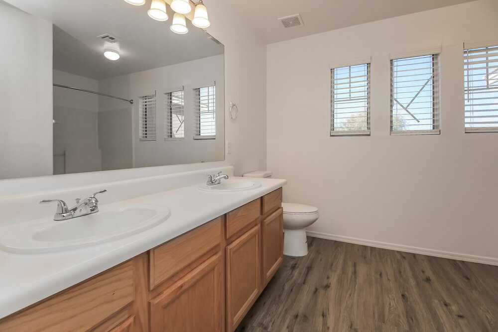 Building Photo - 2959 S Del Rancho Cir