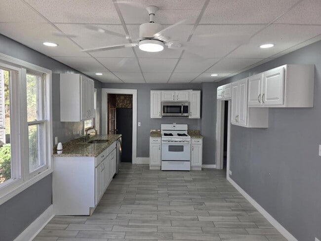 Building Photo - 111 Oakhill St