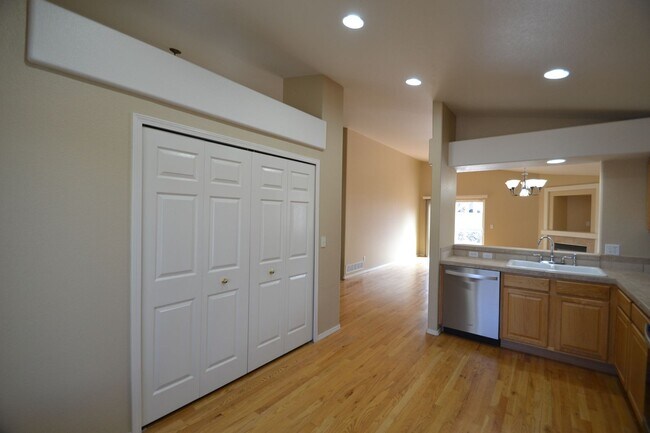 Building Photo - 3885 Cherry Plum Dr