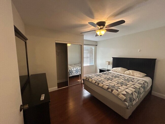 Building Photo - 2/2 Windsor Park Condo
