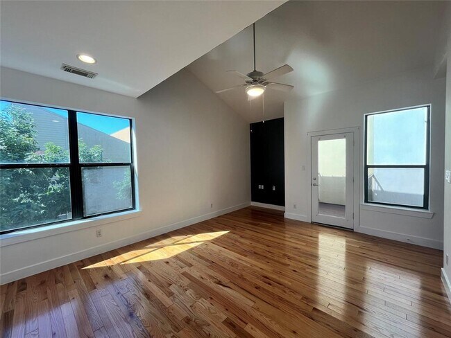 Building Photo - 1606 Hadley St