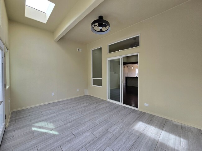 Building Photo - 7250 Via Verde