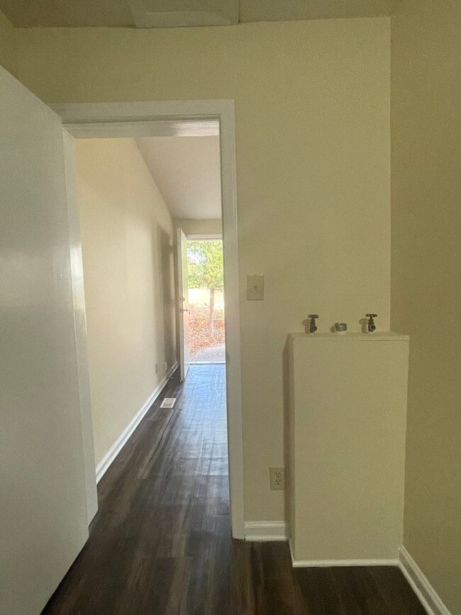 Building Photo - 4130