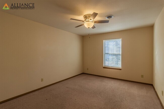 Building Photo - Bluemont Ave. 815-817