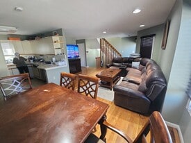 Building Photo - 33 Oak St