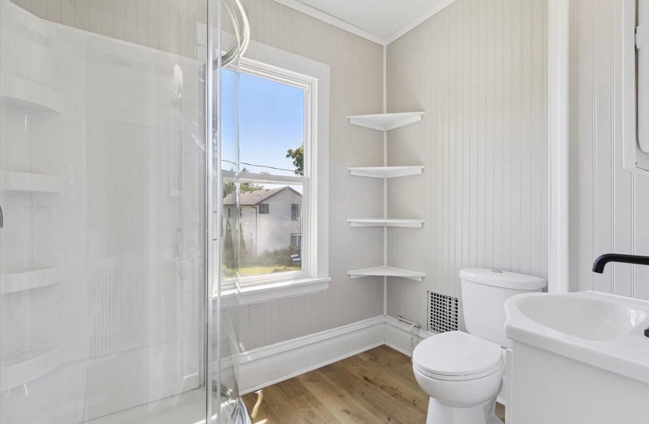 Building Photo - 1115 Laurel Ave