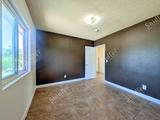 Building Photo - Upstairs 2 Bedroom 1 Bath with Massive Walk In Closet, Covered Gated Parking
