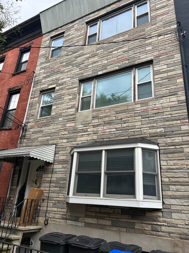 Building Photo - 337 Bloomfield St