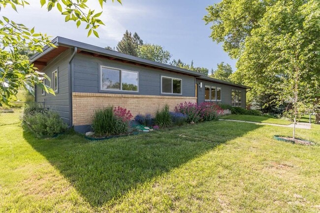 Building Photo - 2822 N Tartan Pl