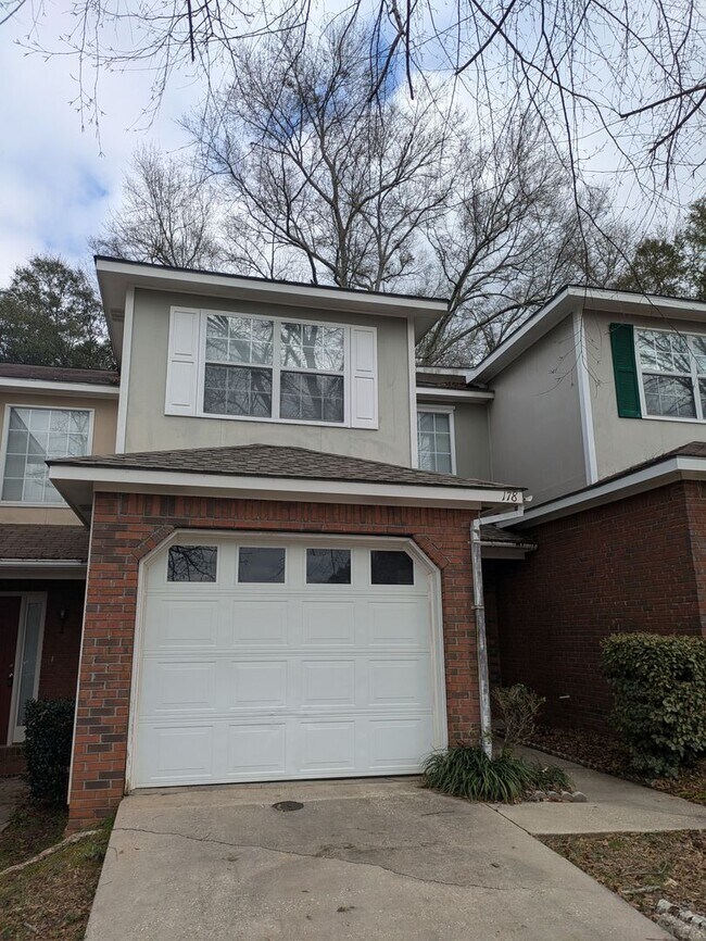 Building Photo - 178 Woodmere Dr