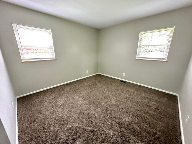 Building Photo - 130 Timberwood Ln
