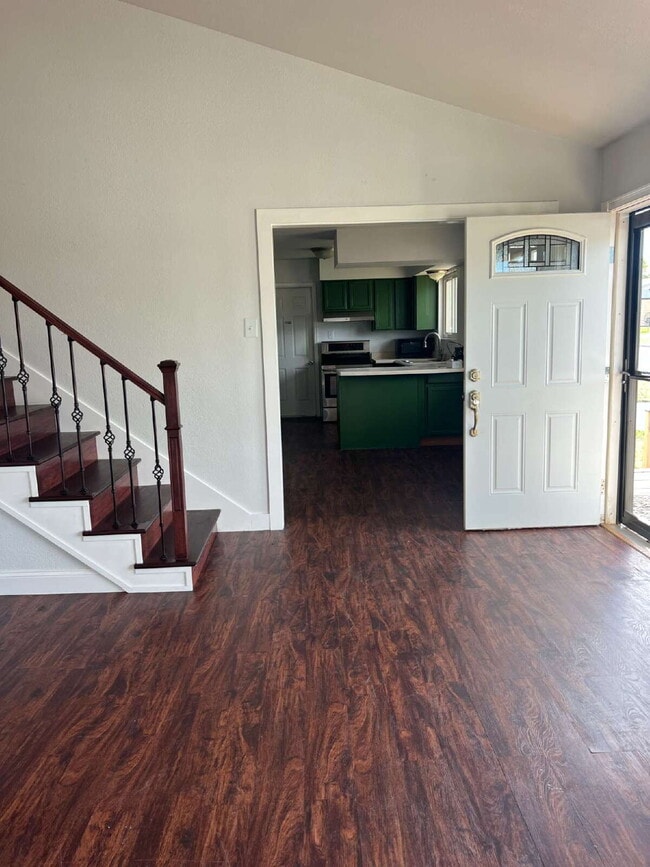 Building Photo - 4 bedroom single family home!