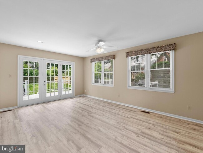 Building Photo - 404 S George Mason Dr
