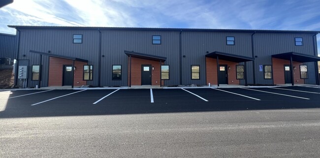 Building Photo - 214 New Oak Rd