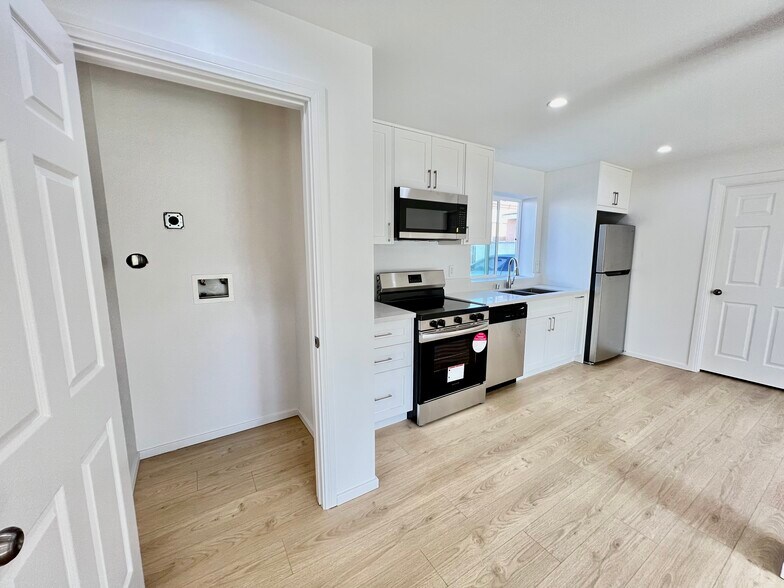 Building Photo - 3118 W 109th St