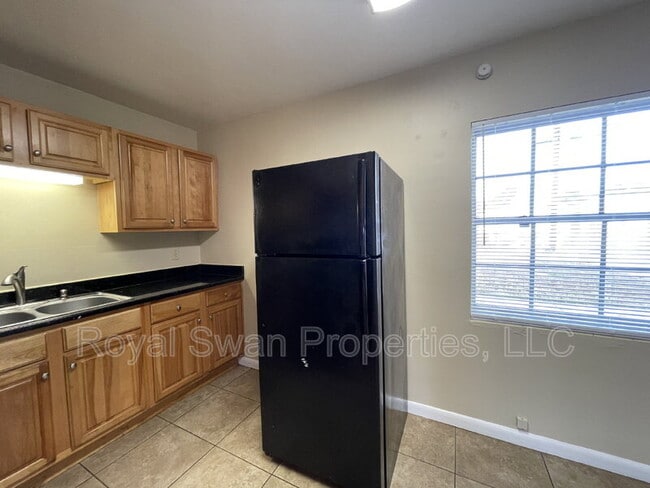 Building Photo - 1036 Woodland Ave