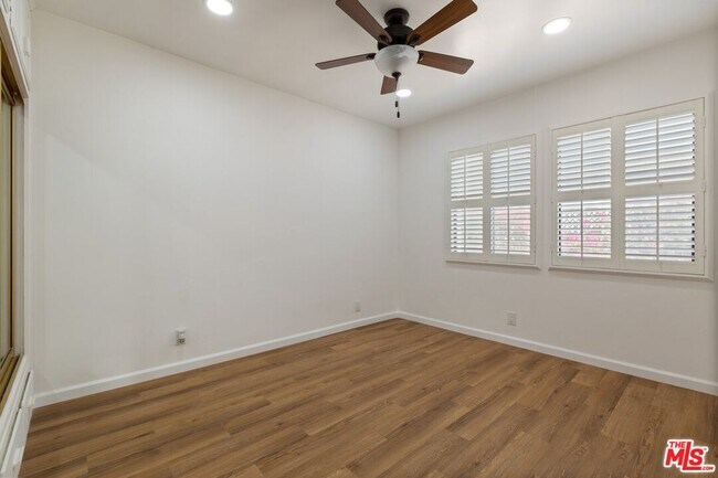 Building Photo - 8732 El Manor Ave