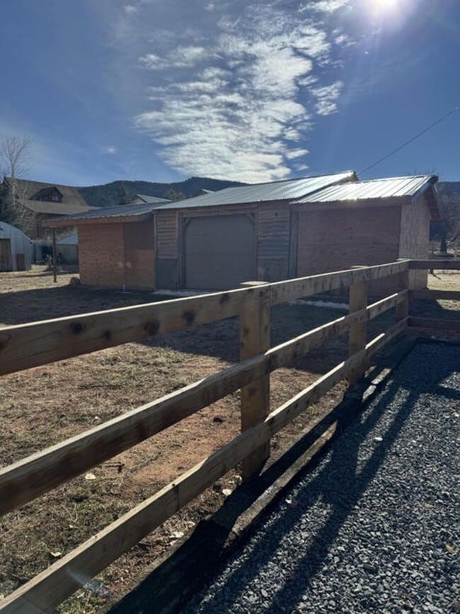 Building Photo - Spacious 2 Bedroom home in Paragonah