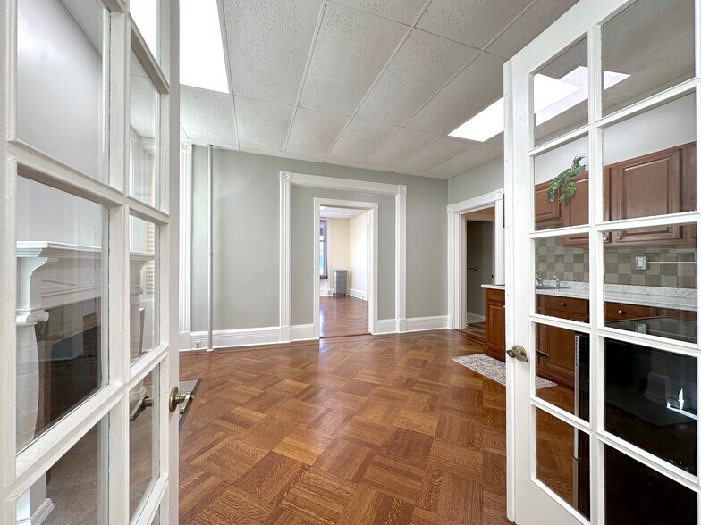 Building Photo - 152 Grand St