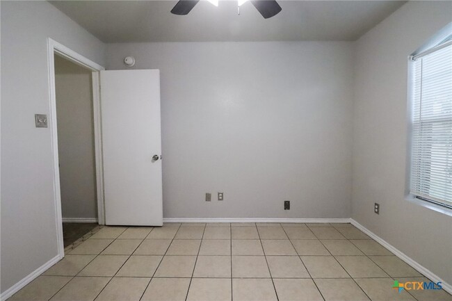 Building Photo - 1705 Liberty Hill Dr