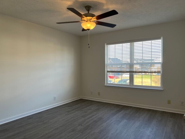 Building Photo - Laura Jeanne Luxury Townhome