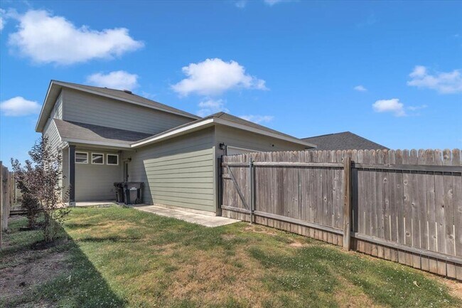 Building Photo - 223 Clearlake Dr