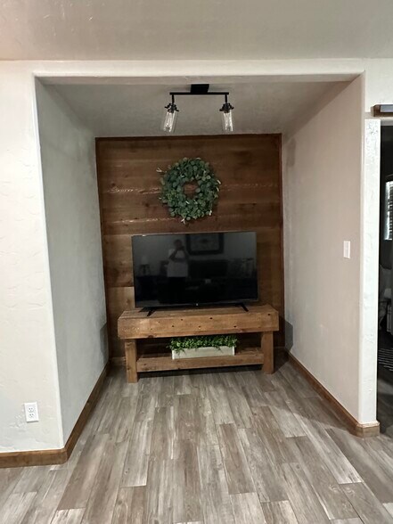 Building Photo - 24711 OK-58