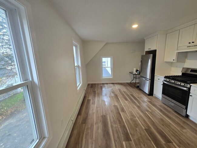 Building Photo - Charming triplex  in Concord