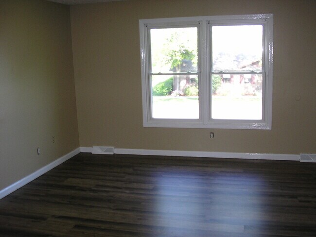 Building Photo - 2516 Edgehill Pl