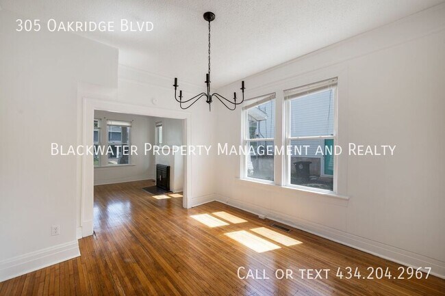 Building Photo - 305 Oakridge Blvd