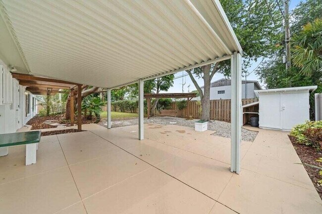 Building Photo - 470 Watts Way