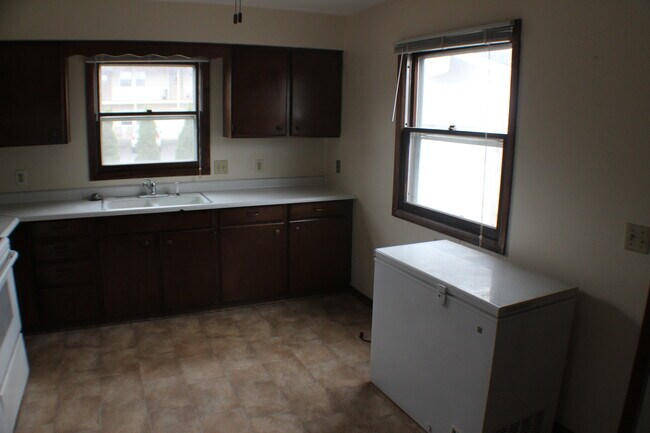 Building Photo - 2651 Western Ave