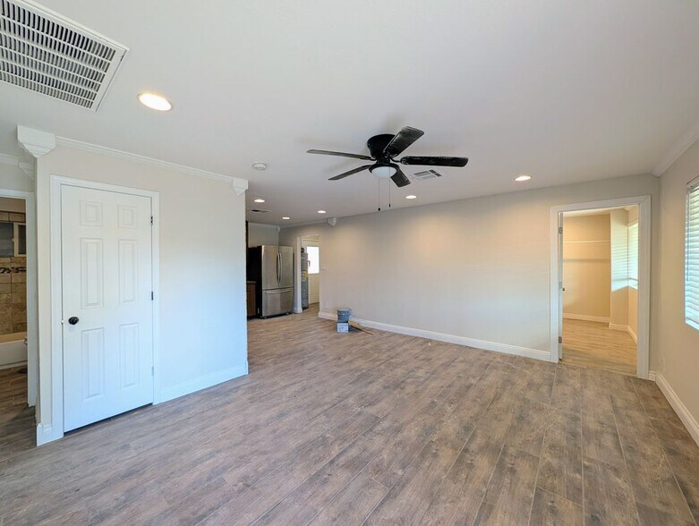 Building Photo - 13208 W Tuckey Ln