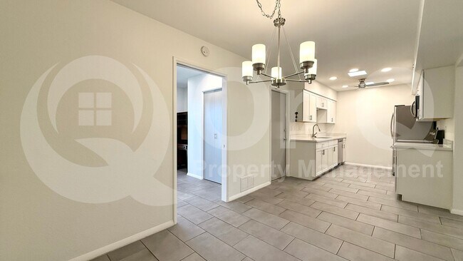 Building Photo - 13211 N Cedar Dr