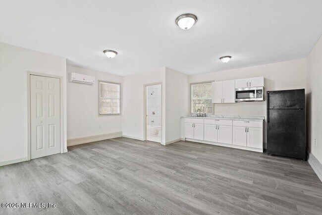Building Photo - 3058 Rosselle St