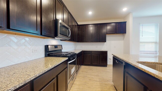 Building Photo - 31314 Whitfield Ct