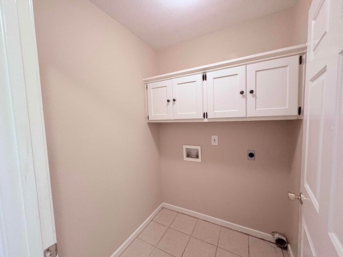 Building Photo - 3007 Willow Dr