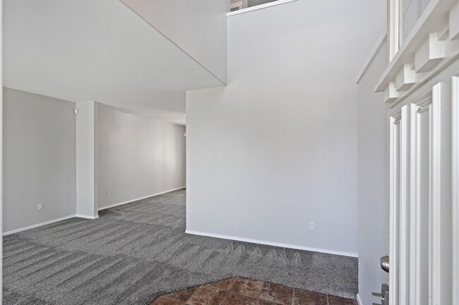 Building Photo - Huge home, recent upgrades!  Like new!