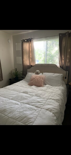 Building Photo - 1240 Martha Way