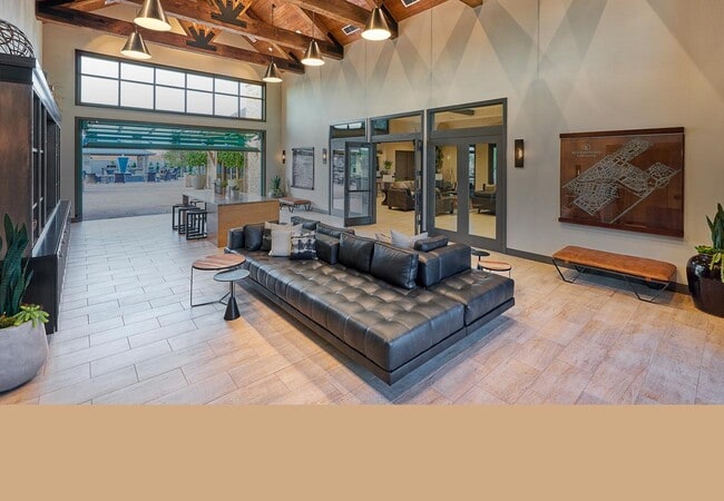 Building Photo - 583 Crescent Ln