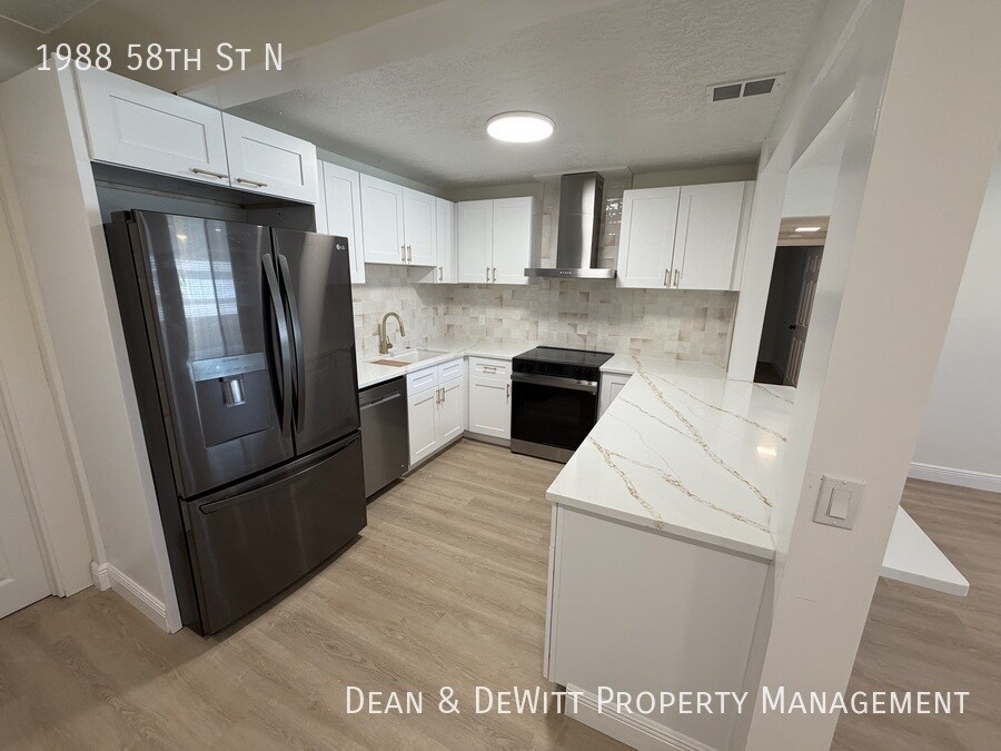 Building Photo - 4 Bed/3 Bath