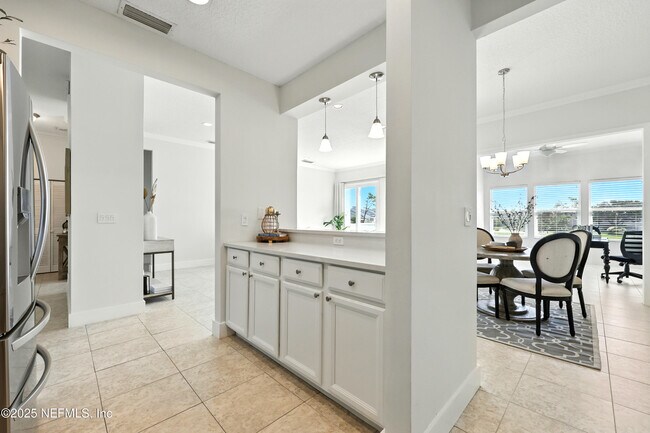 Building Photo - 16 Cove Rd