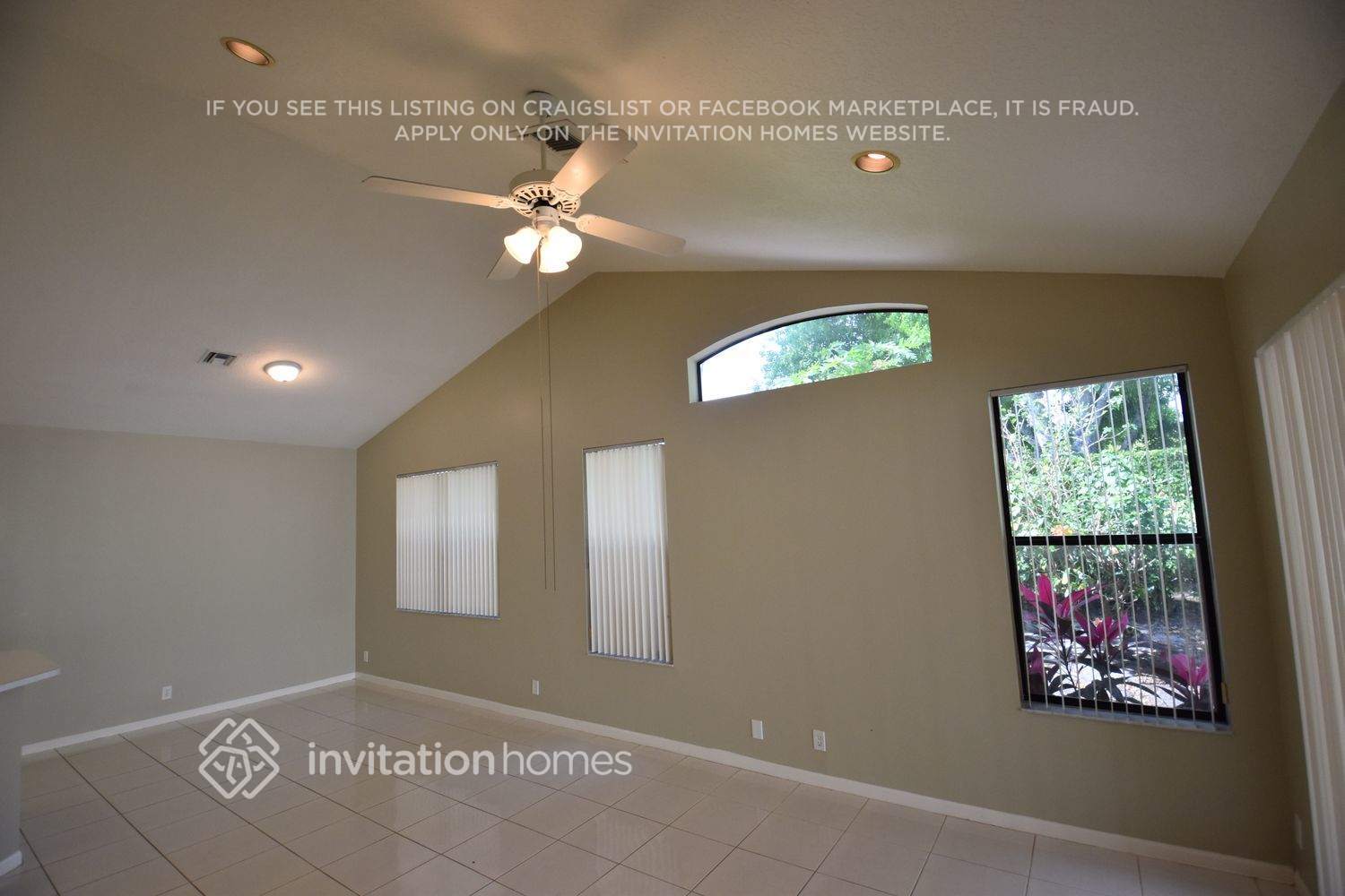 Building Photo - 10213 Lexington Lakes Blvd N