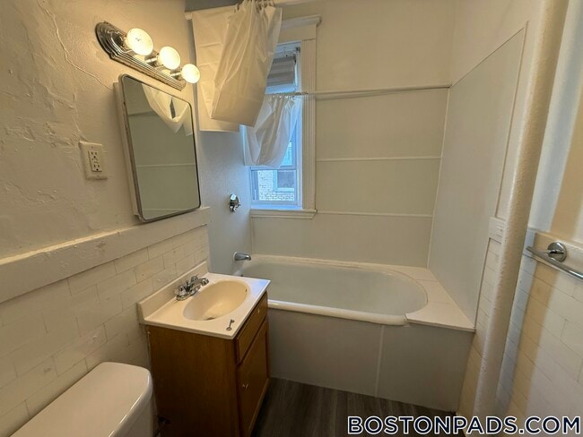 Building Photo - 9 Egremont Rd