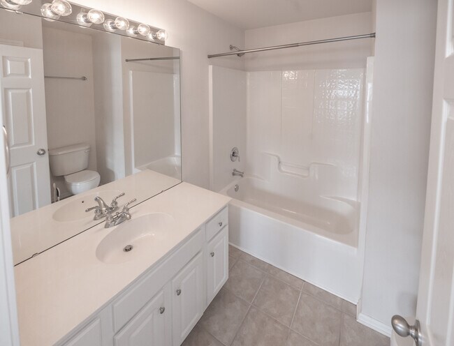 Hollywood vanity with full tub - 2922 Duvalla Ave